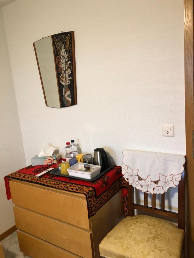 Mona'S Sleep & Go Bed & Breakfast Buren  Exterior foto
