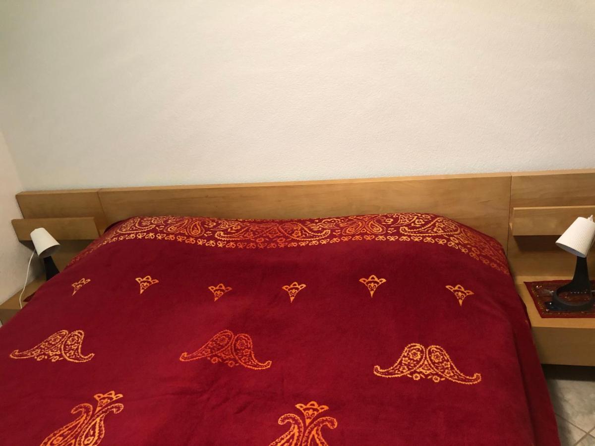 Mona'S Sleep & Go Bed & Breakfast Buren  Exterior foto