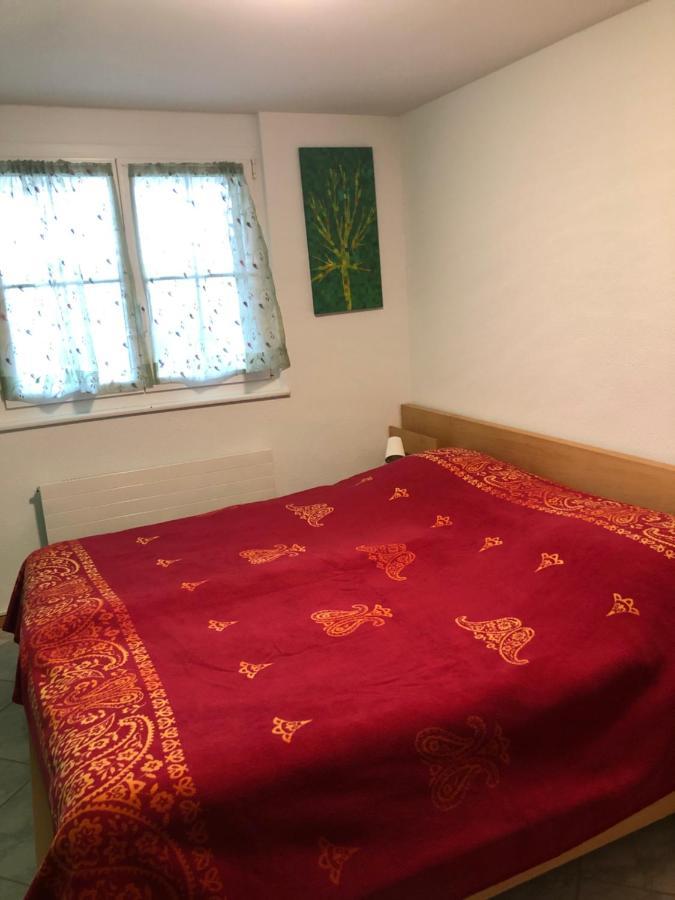 Mona'S Sleep & Go Bed & Breakfast Buren  Exterior foto