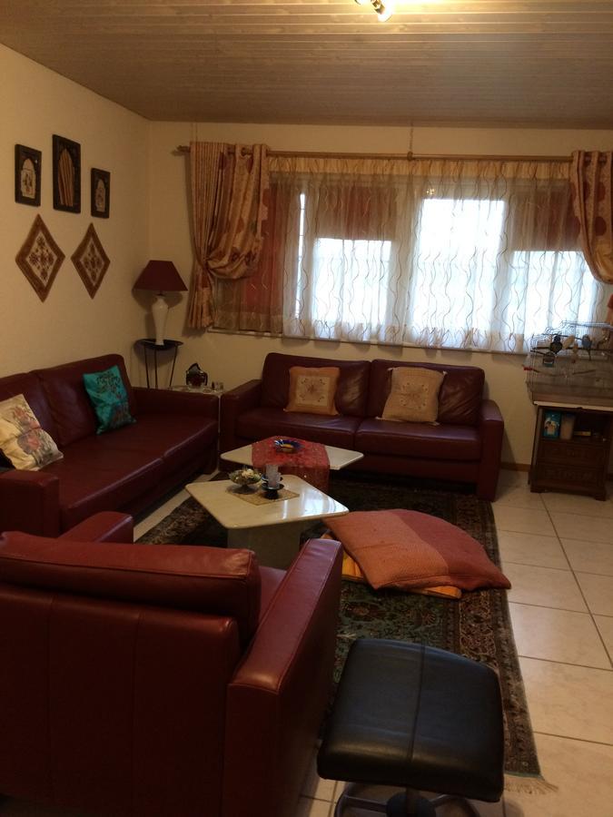 Mona'S Sleep & Go Bed & Breakfast Buren  Exterior foto