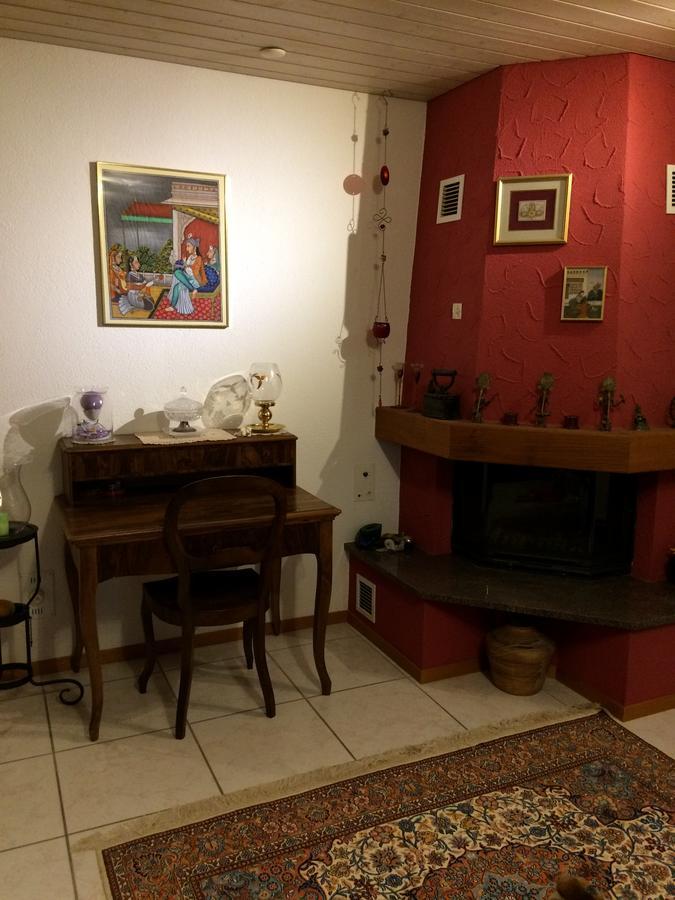 Mona'S Sleep & Go Bed & Breakfast Buren  Exterior foto