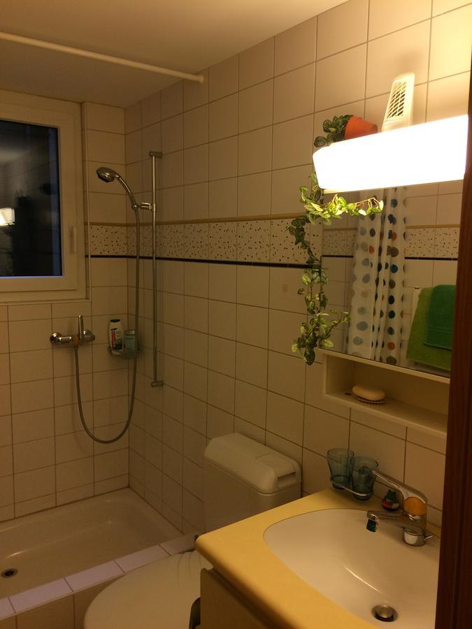 Mona'S Sleep & Go Bed & Breakfast Buren  Exterior foto