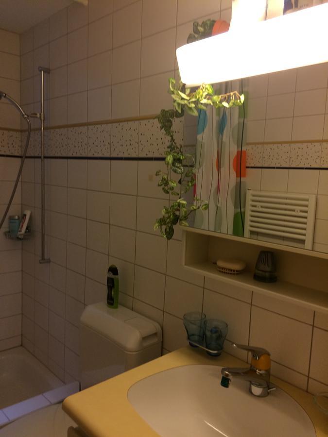 Mona'S Sleep & Go Bed & Breakfast Buren  Exterior foto