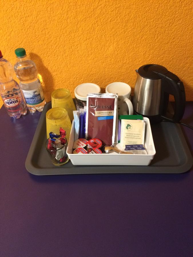 Mona'S Sleep & Go Bed & Breakfast Buren  Exterior foto