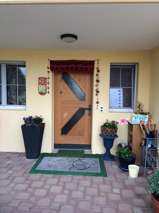 Mona'S Sleep & Go Bed & Breakfast Buren  Exterior foto