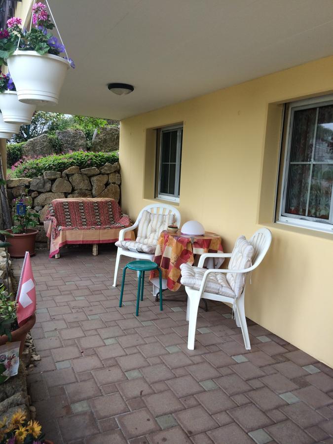 Mona'S Sleep & Go Bed & Breakfast Buren  Exterior foto