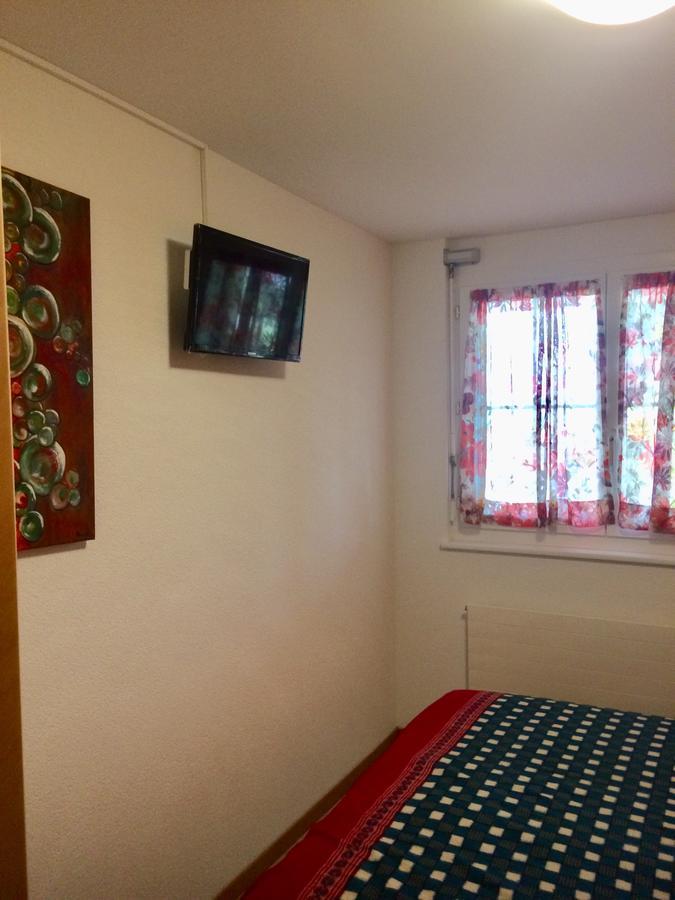 Mona'S Sleep & Go Bed & Breakfast Buren  Exterior foto